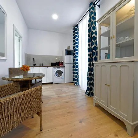 Casa Comfortable Air-conditioned Modern (adults Only) Apartment *