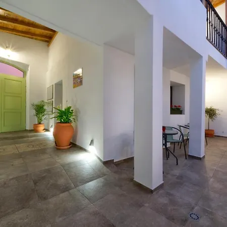 Casa Comfortable Air-conditioned Modern (adults Only)